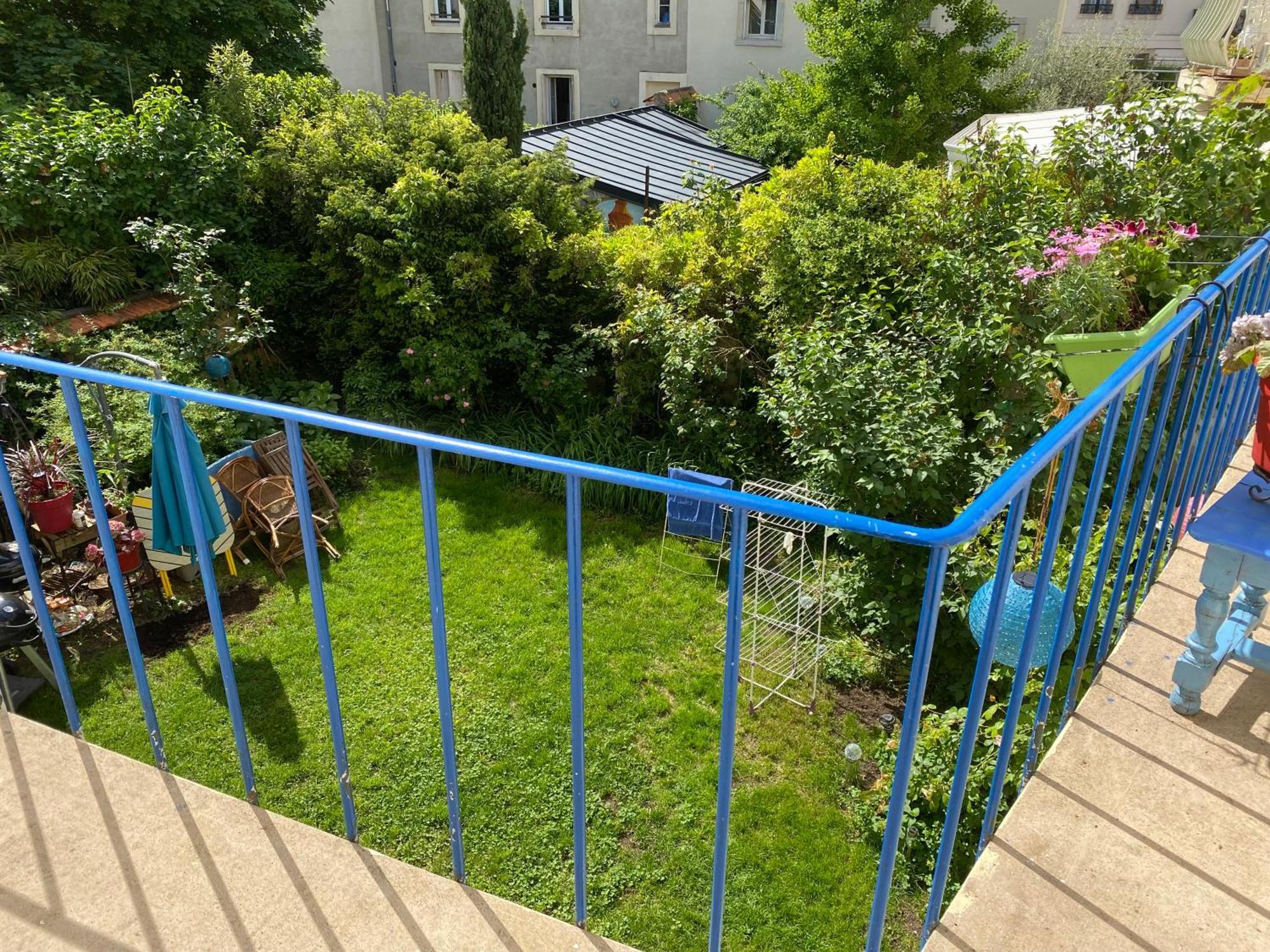 Haut De Jardin Dans Une Maison Dijon Exterior foto
